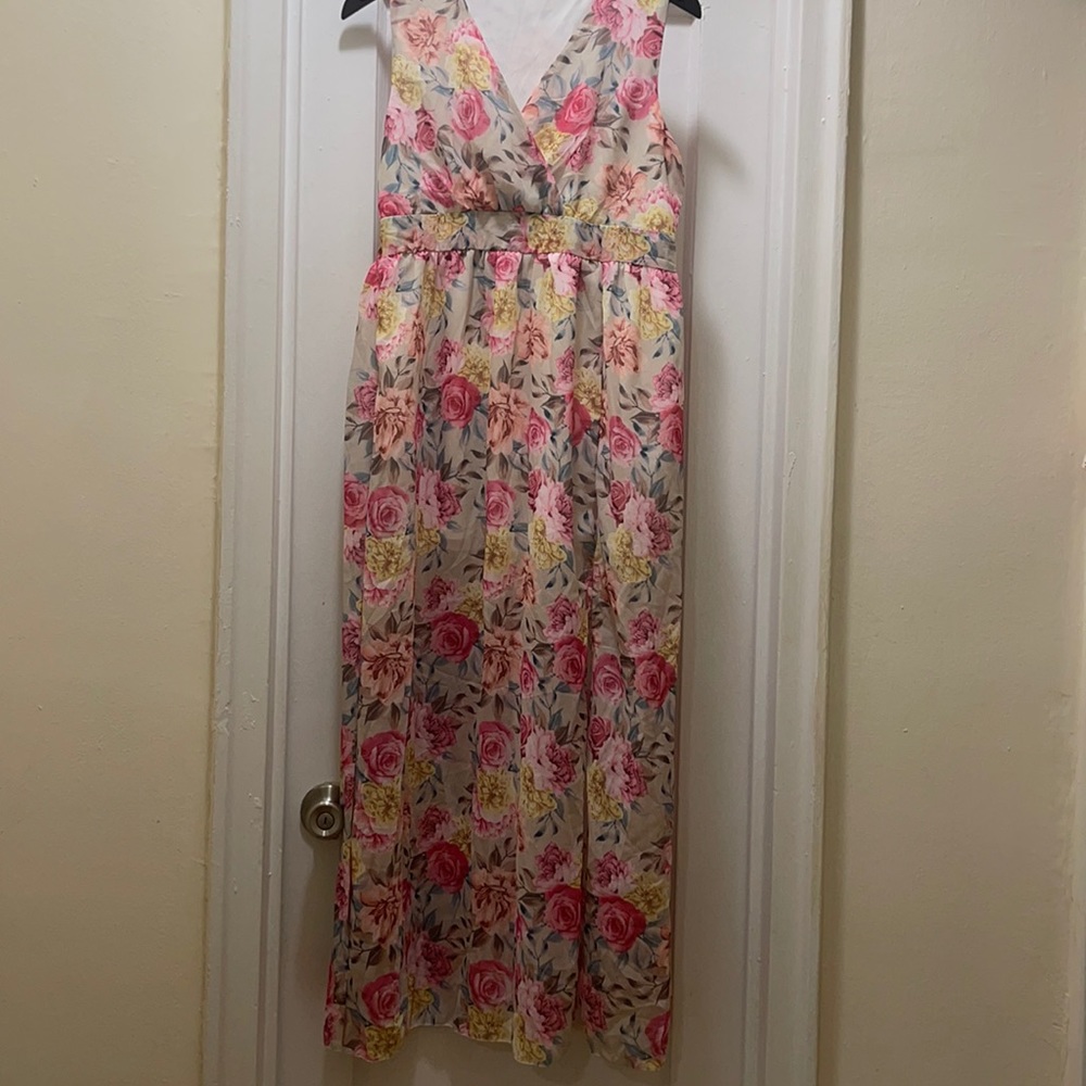 Beautiful nice summer dress. Never wear.